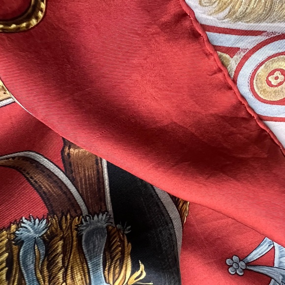 Hermes ‘Bride de Cour’ Scarf. 100% Silk. Made in France. Hand Rolled edges. - Picture 15 of 15